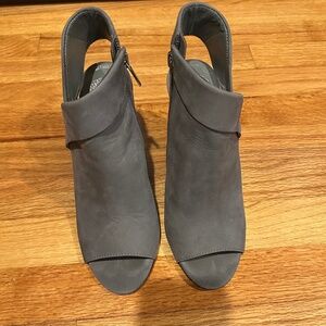 Vince camuto Cholia gray open toe bootie